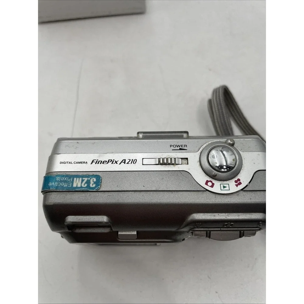 Fujifilm Finepix A210 Digital Camera 3.2MP 3X Zoom+Battery+SD Card-TESTED